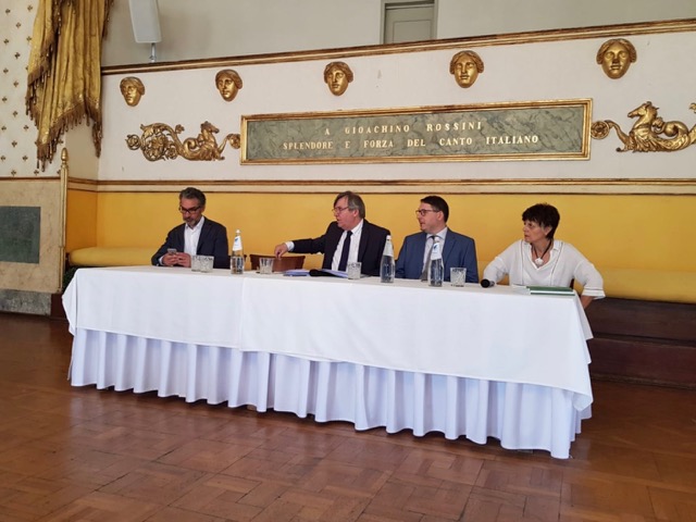 Al tavolo da sinistra; Gianluca Amadori (presidente Ordine dei Giornalisti del Veneto), Stefano Edel (presidente Assostampa Padova), Antonino Padovese (fiduciario Assostampa Padova), Lorella Miliani (tesoriere Assosyampa Padova)